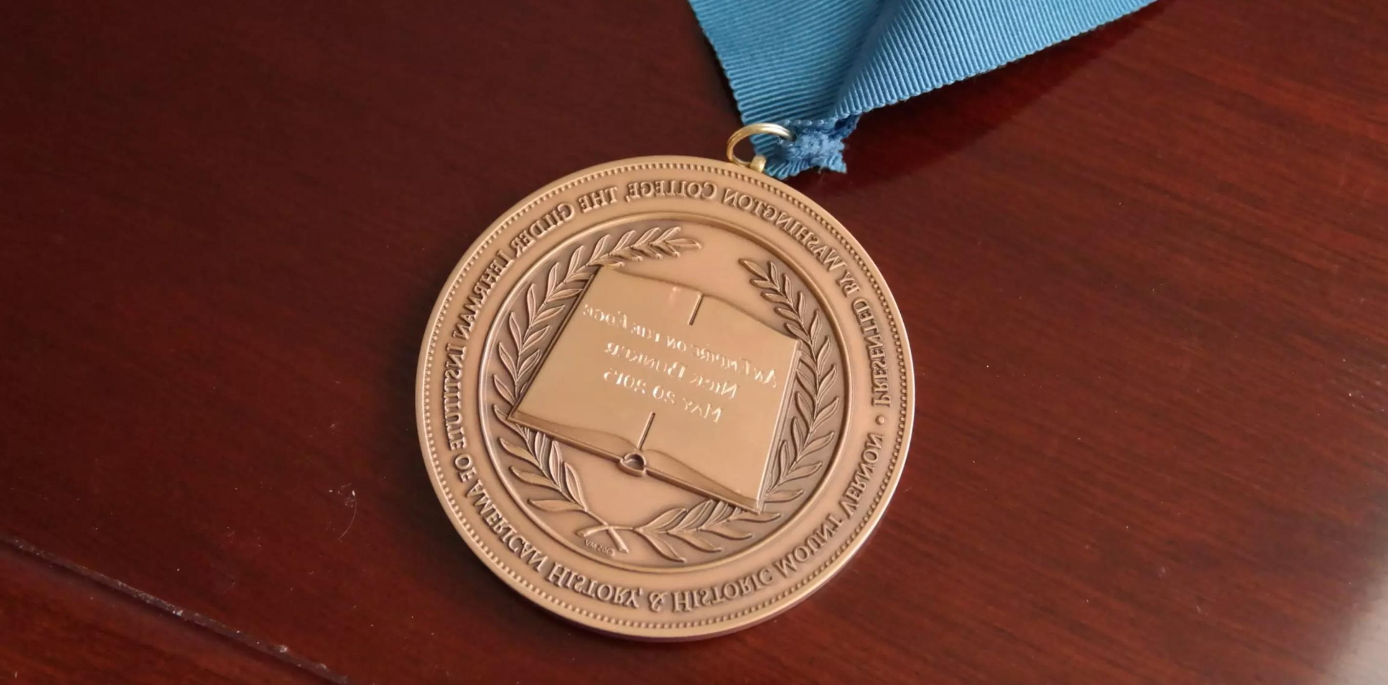 the Washington Prize medal